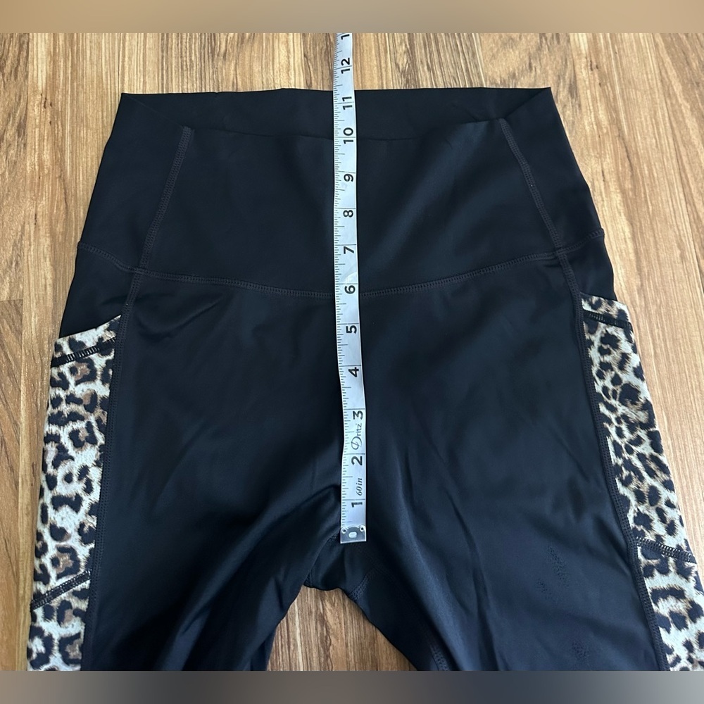 Zyia Women Active High Waisted Cropped Black Leggings Side Leopard Print 6-8 M - Picture 9 of 10